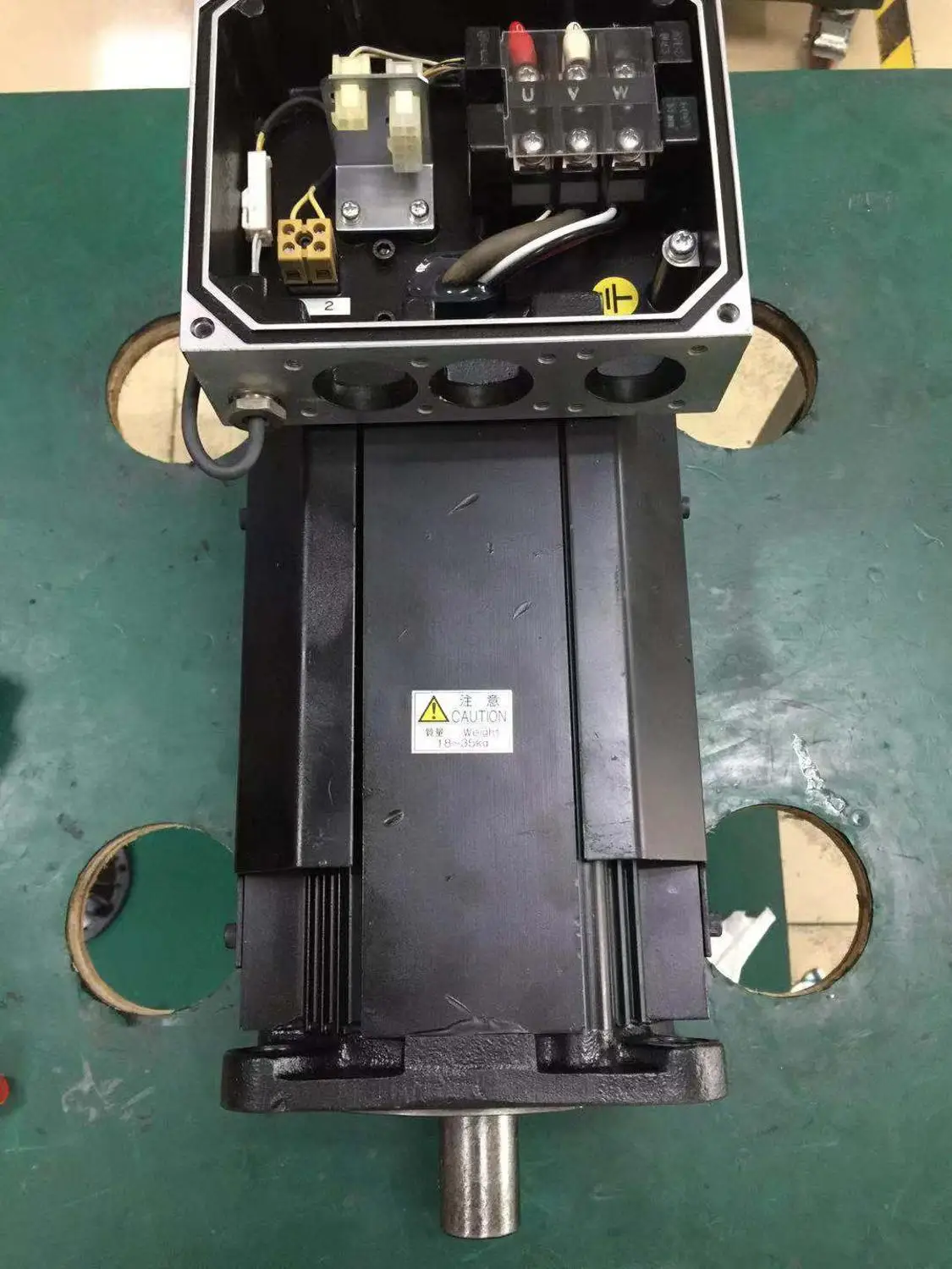64BM180KXSH9 серводвигатель переменного тока, используется в хорошем состоянии
