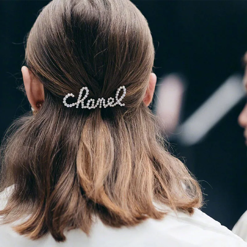 

of 2019 the new show edge clamp drilling small and pure and fresh temperament copper clip hair female fashion letters