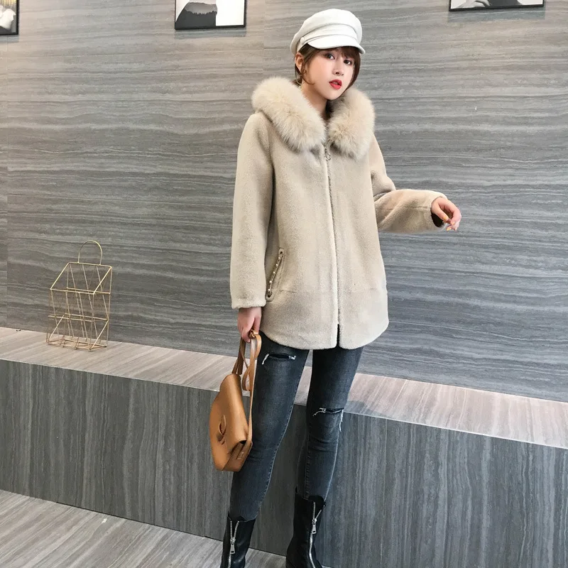 

Real Fur Coat Women Autumn Winter 100% Wool Jacket Sheep Shearing Fur Coats and Jackets Fox Fur Hooded 19509 KJ3708