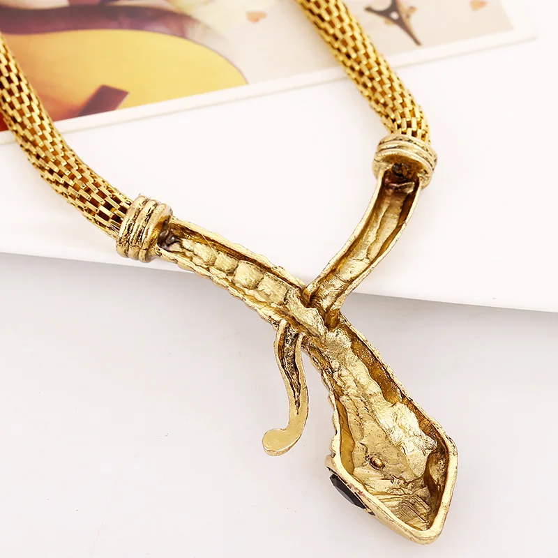LZHLQ-Rock-Street-Metal-Snake-Statement-Necklace-Women-Jewerly-Personality-Style-Necklaces-Pendants-Fashion-Collier-Femme(2)