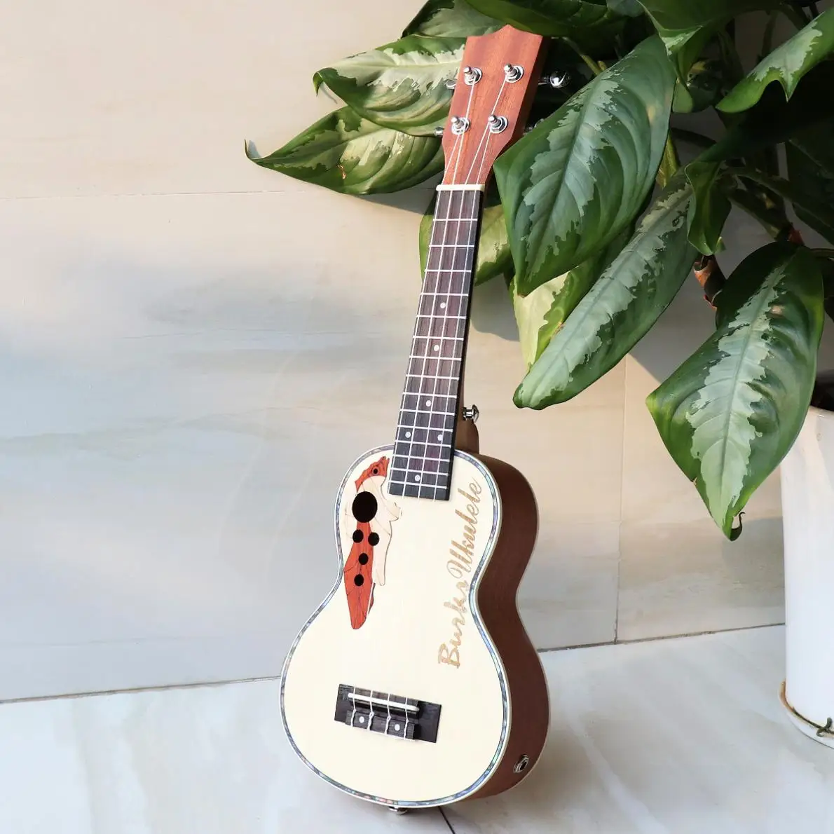 21 Inch Spruce EQ Soprano Ukelele 15 Fret Electroacoustic 4 Strings Guitar with Built-in EQ Pickup
