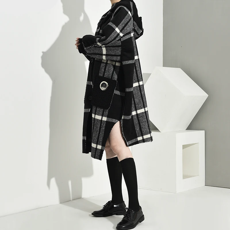 [EAM] Loose Fit Black Pocket Plaid Big Size Woolen Coat Parkas New Long Sleeve Women Fashion Tide Autumn Winter 1K67201