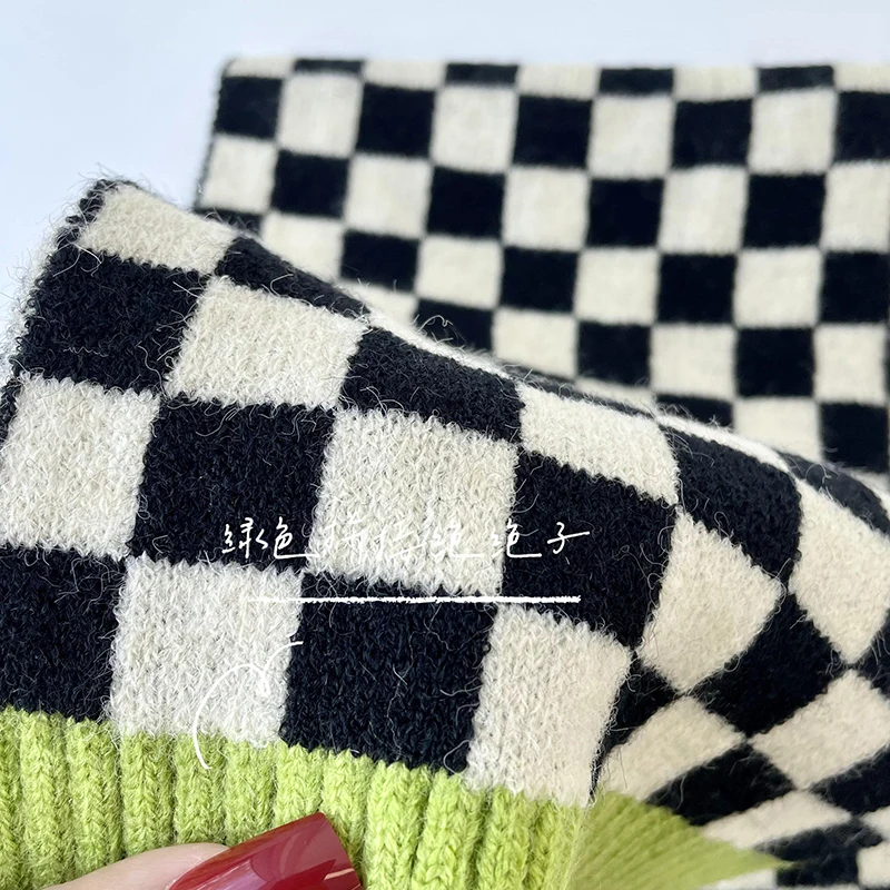 Рисунок 4 - Осенне-зимний женский шарф вязаный