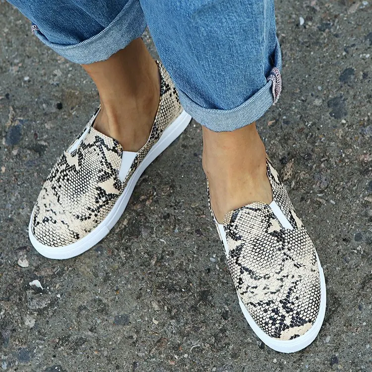 Snake pointed toe flats Women pu Leather Loafers Shoes Autumn Soft Moccasins Slip-On Shallow Breathable Femme Flats Shoes Woman
