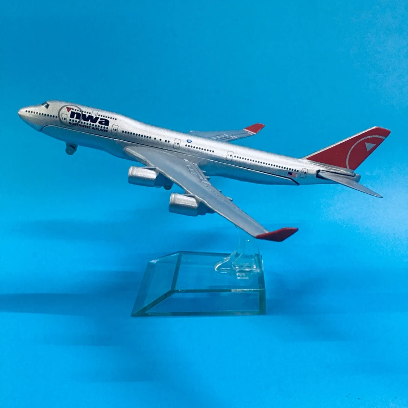 Модель самолета модель американских северо западных авиаперевозок Боинг B747 Nwa 777