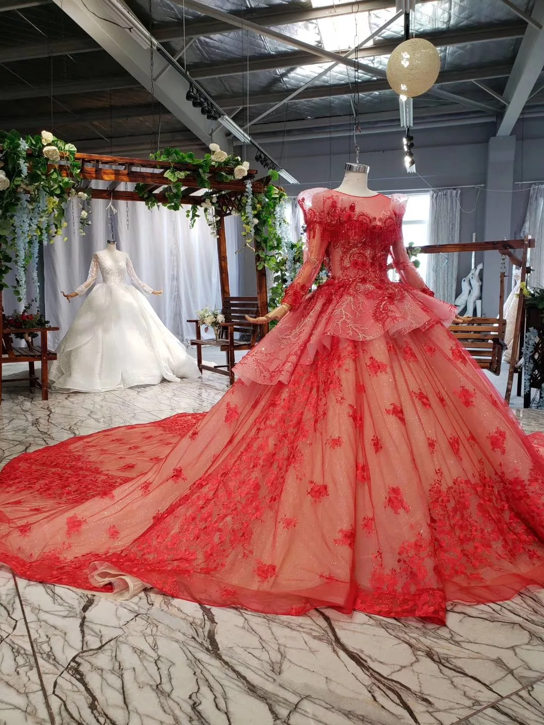 Puffy Bridal Princess Lace Wedding Dress Red Crystals Luxury Dubai Brides Ball Gown Robe De Mariee Arabic Bridal Dresses