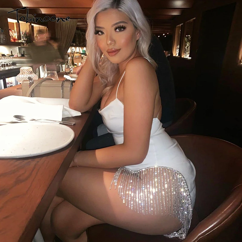 Online Tobinoone cadenas vestido Sexy mujer otoño 2019 Spaghetti Strapes sin mangas ahueca hacia fuera blanco Mini vestidos para fiesta Club vestido de verano