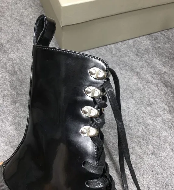 Женские ботильоны черного цвета в стиле панк; ботинки для верховой езды на толстой резиновой подошве; осенние ботинки на платформе со шнуровкой; botas Mujer; резиновая обувь