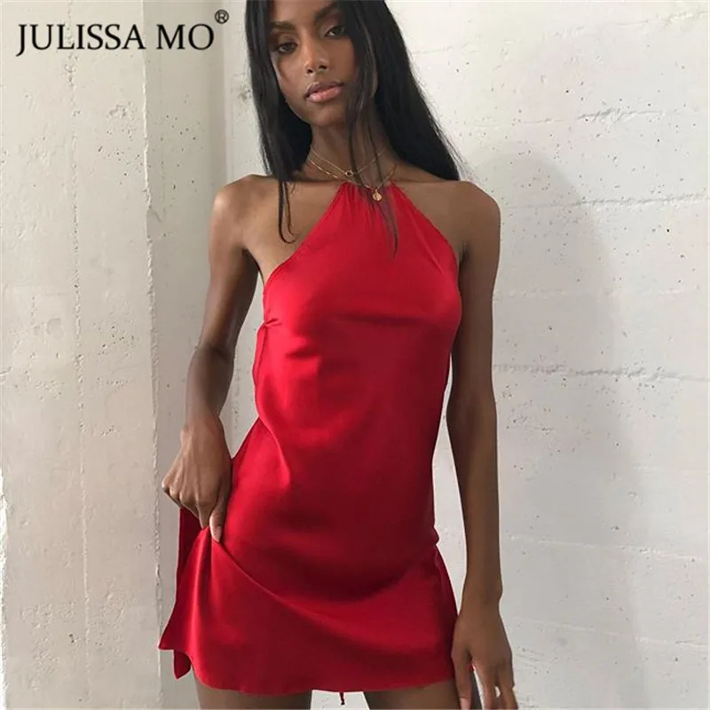 Женское атласное короткое платье JULISSA MO с открытой спиной лямкой на шее и