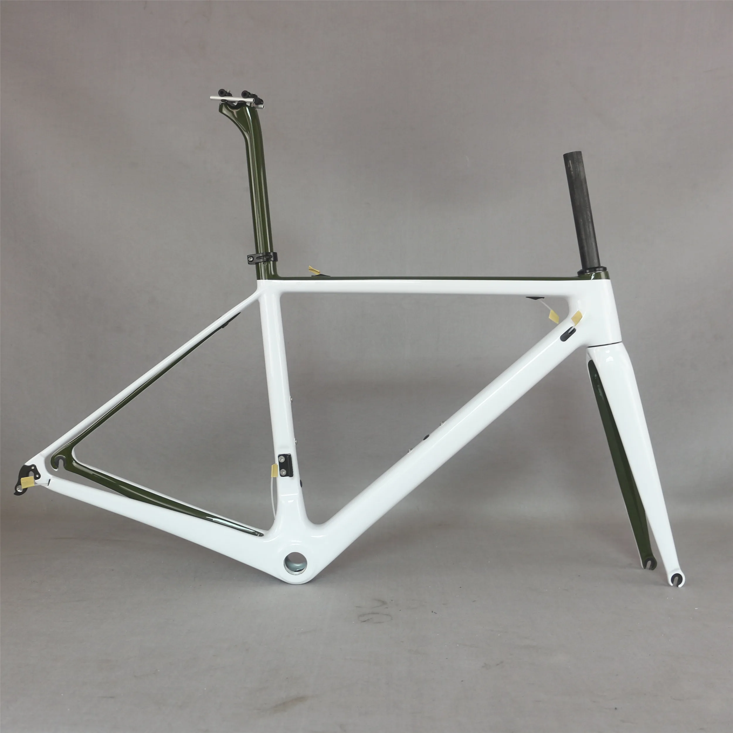 

Hight Modulus Toray T1000 Carbon custom white paint BSA and BB30 road frame FM066
