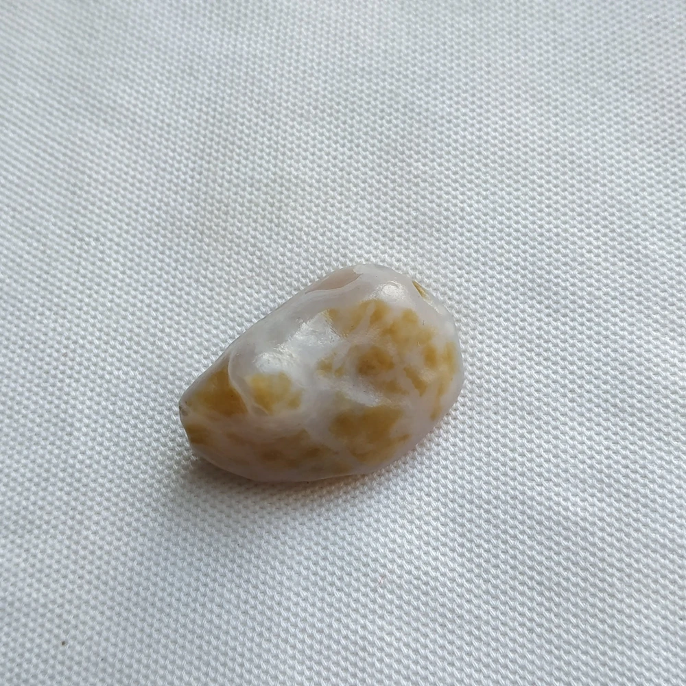 Natural beautiful stone Ornamental raw stone raw agate Silk Road Collectibles unique collection Natural beautiful stone Ornamental raw stone raw agate Silk Road Collectibles unique collection
