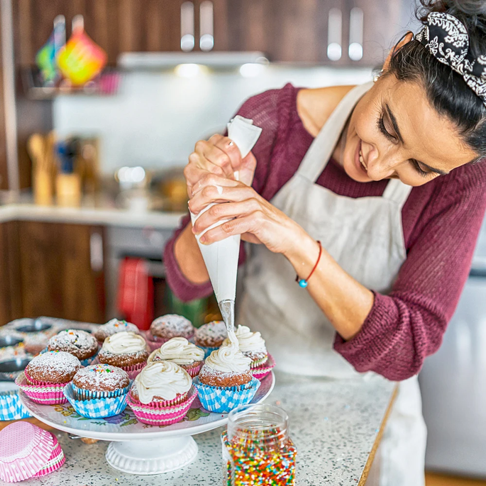 Douilles À Pâtisserie En Silicone Pour Glaçage, 8 Sachets + 6 Douilles De  Gâteaux En Acier Inoxydable, Embouts De Décoration De Gâteaux À Faire  Soi-même, Outils De Fondant Réutilisables - Gâteau Outils - AliExpress