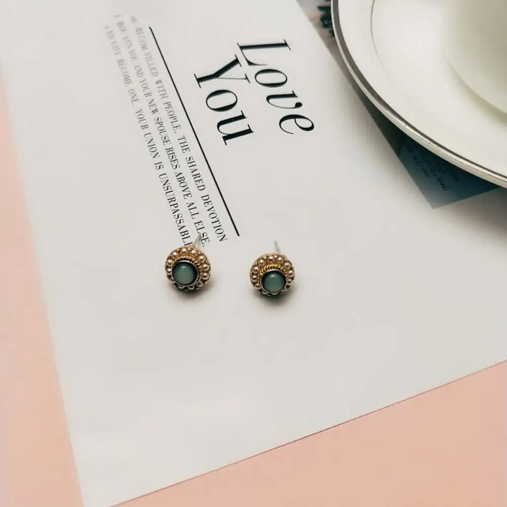 

CUTE WOMEN EARRINGS GOLD COLOR PLATING GOOD QUALITY LIGHT GREEN ROUND EARRINGS