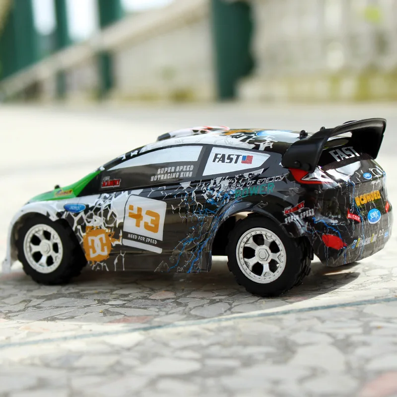 

Weili A989 1: 24 High-Speed Remote Control Racing Car 2.4G Remote Control Adjustable Speed Rally Car High-Speed Train Set