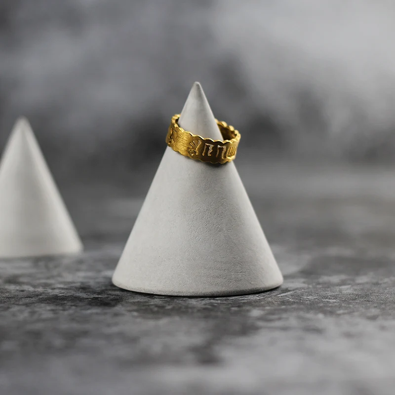 Cement Ring Holders Ornaments Mold Silicone Concrete Pyramid Shape Jewelry Display Stand Mould DIY Decoration Tool