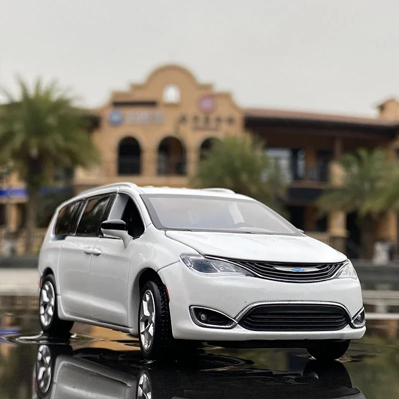 132 Chrysler Grand Voyager Mpv Alloy Car Model Diecast & Toy Metal