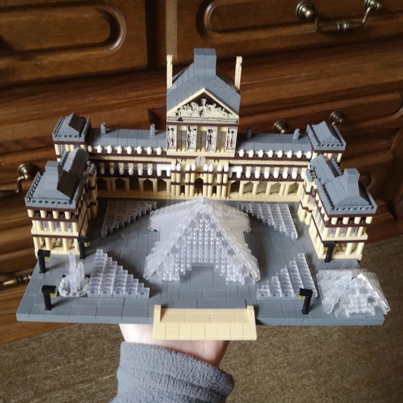 Lezi 8040 World Architecture Paris Louvre Museum Fountain Model DIY Mini Diamond Blocks Bricks Building Toy for Children no Box