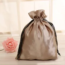 50 шт атласные сумки, цветная бутиловая ткань, на заказ, рекламный рюкзак, атласная сумка на шнурке, гладкая, Пыленепроницаемая, много цветов, популярная 9x12 см