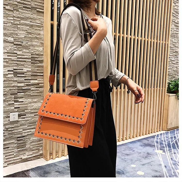 

2019 Single Shoulder Leaning Cross Women's Bag National Style Single Shoulder Large Capacity Chain Rivet Small Square Bag