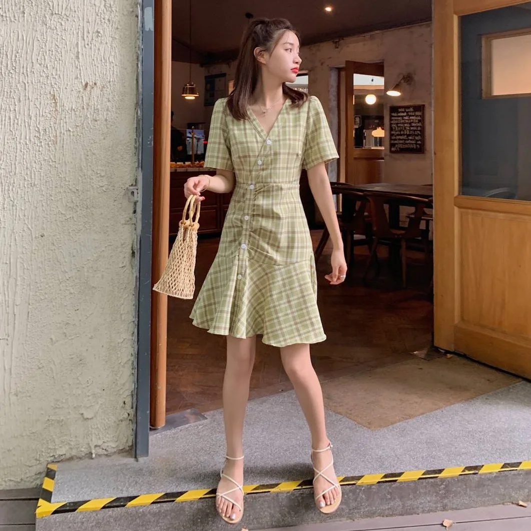

Photo Shoot Chic INS Avocado Green Plaid Sense of Design Single Breasted Slim Fit Fishtail Dress Flounced Dress
