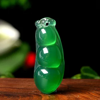 

A genuine jade myelin four seasons bean natural jade pendant four seasons rich pendant emperor green Ping An jade pendant green