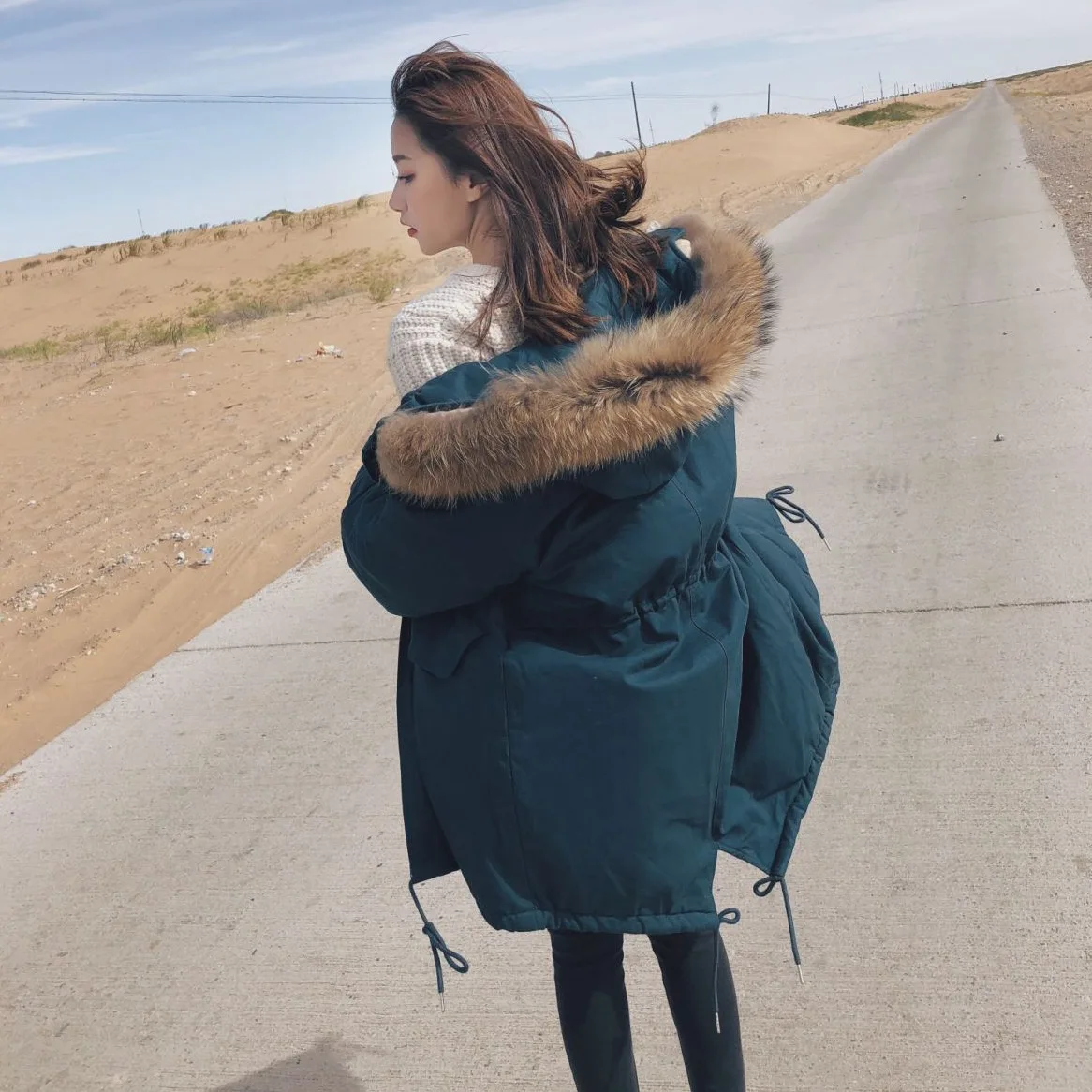 

Photo Shoot INS Douyin Hooded Raccoon Dog Large Fur Collar Mid-length Drawstring Waist Hugging Workwear Cotton-padded Clothes Bl