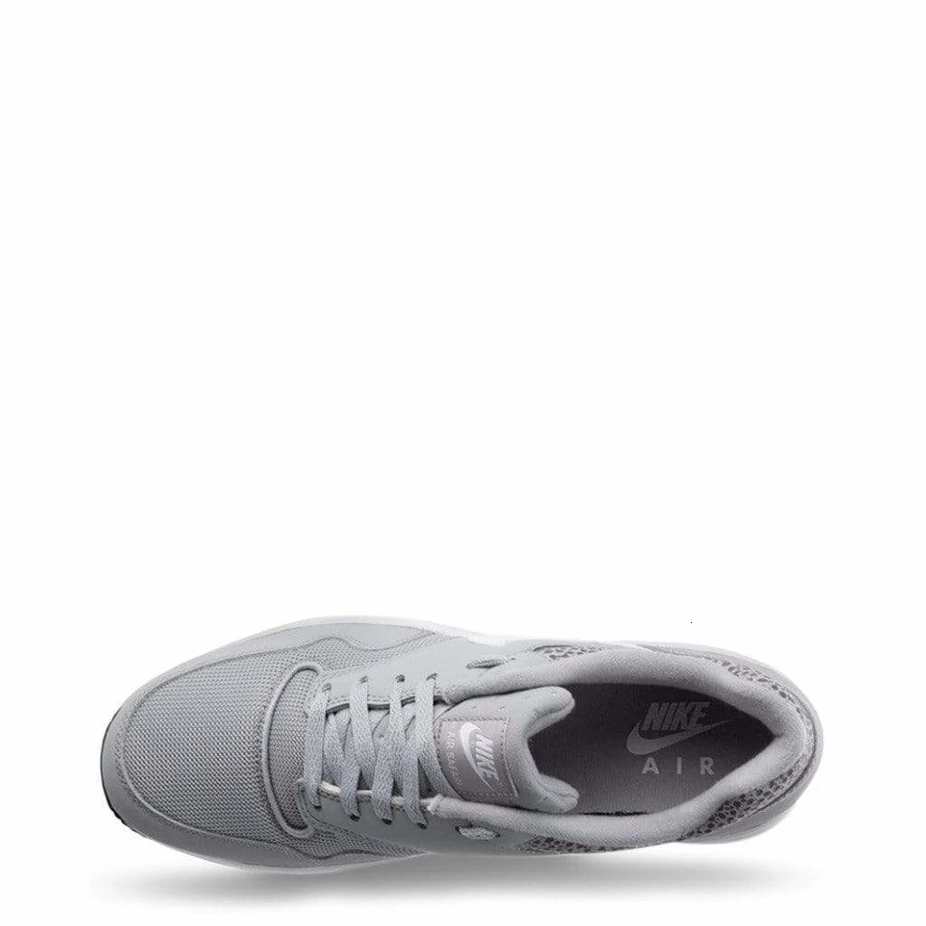 Nike- AirSafari