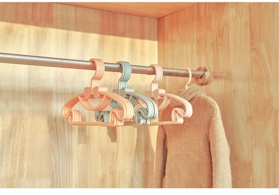5/10/20pcs Kids Clothes Hanger Racks Portable Plastic Display Hangers Windproof Children Coats Hanger Baby Clothing Organizer