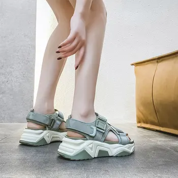 

Yiluan Sports Style Dad Sandals Female 2020 New Summer Wild Net Buckle Muffin Shoes Breathable Thick Bottom Beach Shoes Platform