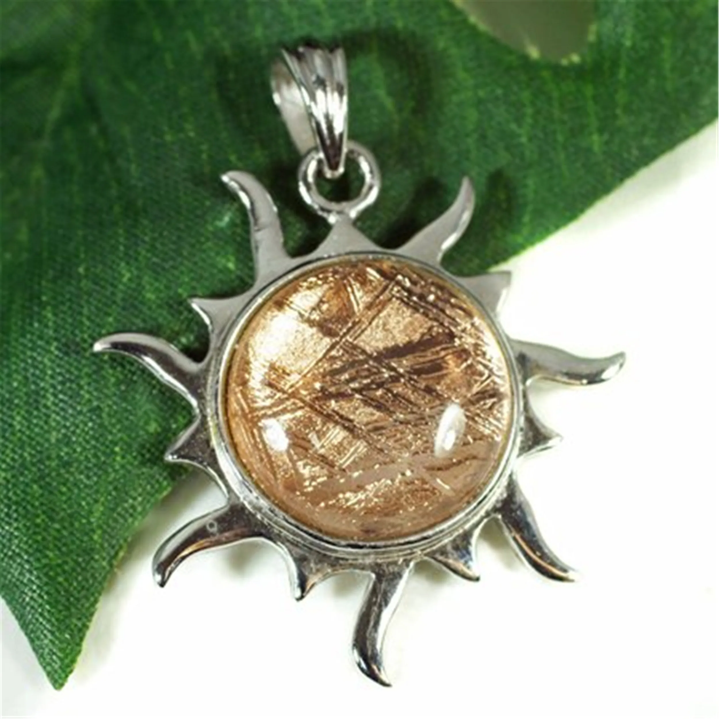 Женское и мужское ювелирное изделие с подвеской из настоящего утюга в форме