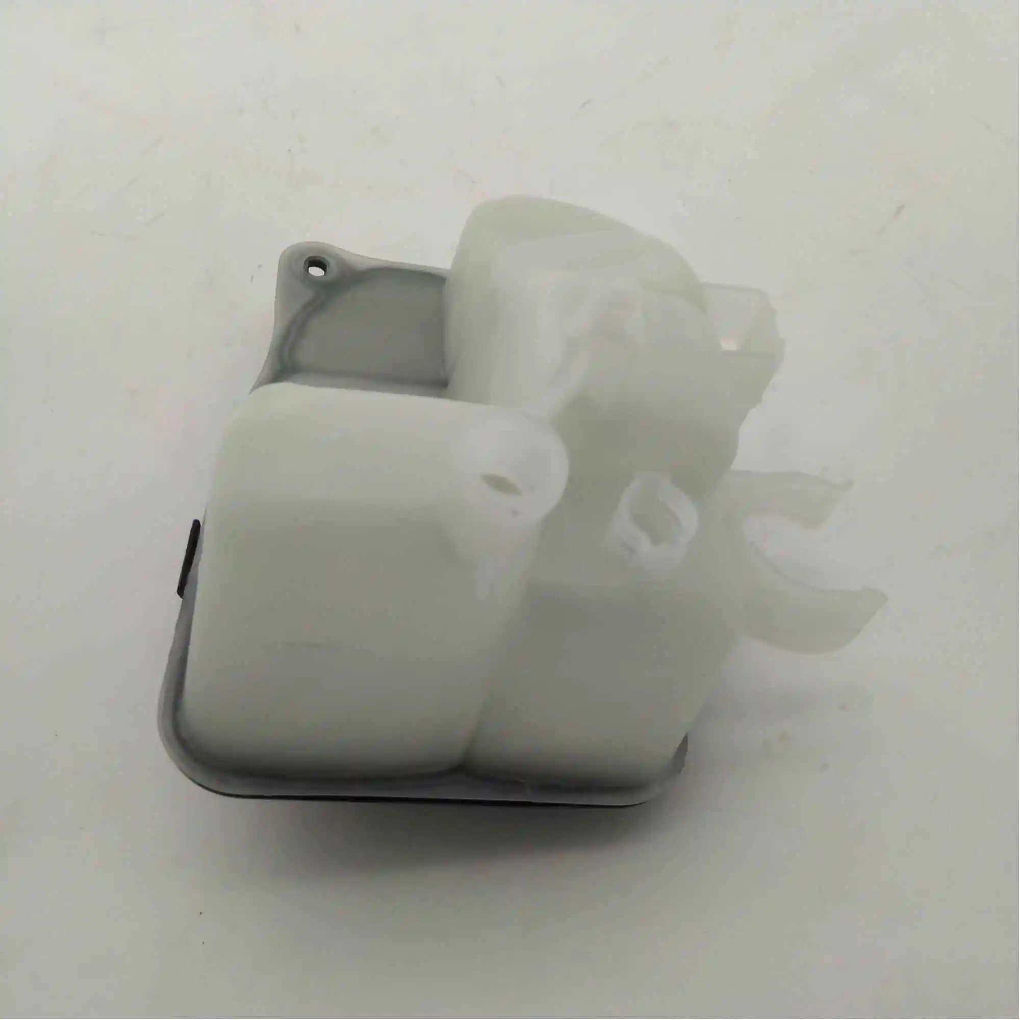 2035000049 FOR Car Water bottle Expansion kettle Liquid storage tank for Class C W203 C220 C280 FOR Mercedes-benz C300