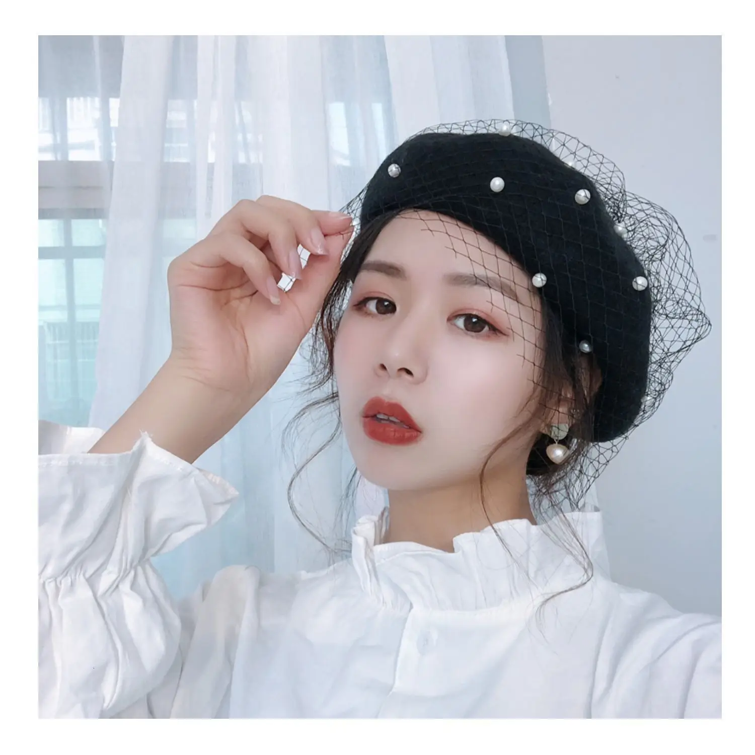 

2019 New Wool Women Caps Hat Vintage Pearl Mesh Yarn Painter Hat Fashion Ladies Solid England Style Skuilles Hat