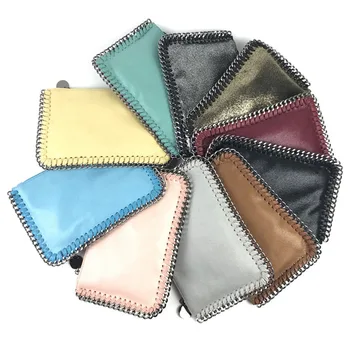 

2019 The New Chain Mobile Phone Bag Holds The Lady's Square Bag In Hand.