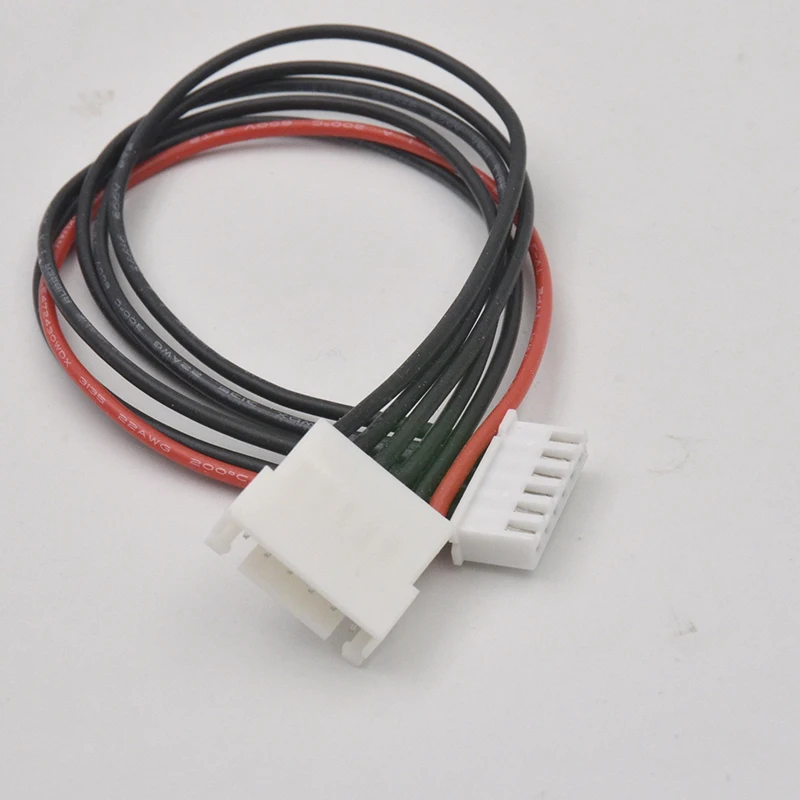 Câble équilibreur LiPo 1S-7S XT60 branché sur chargeur RC avec batteries LiPo
