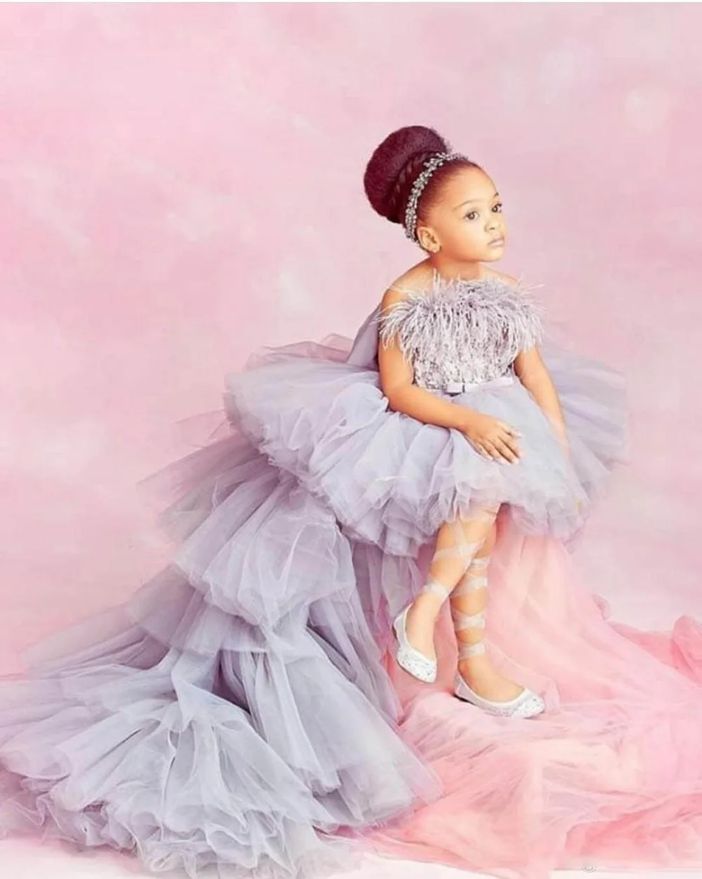 2020-high-low-flower-girl-dresses-for-wedding-lace-appliqued-tiered-skirts-little-girls-pageant-dress-feather-first-holy-communion-gowns