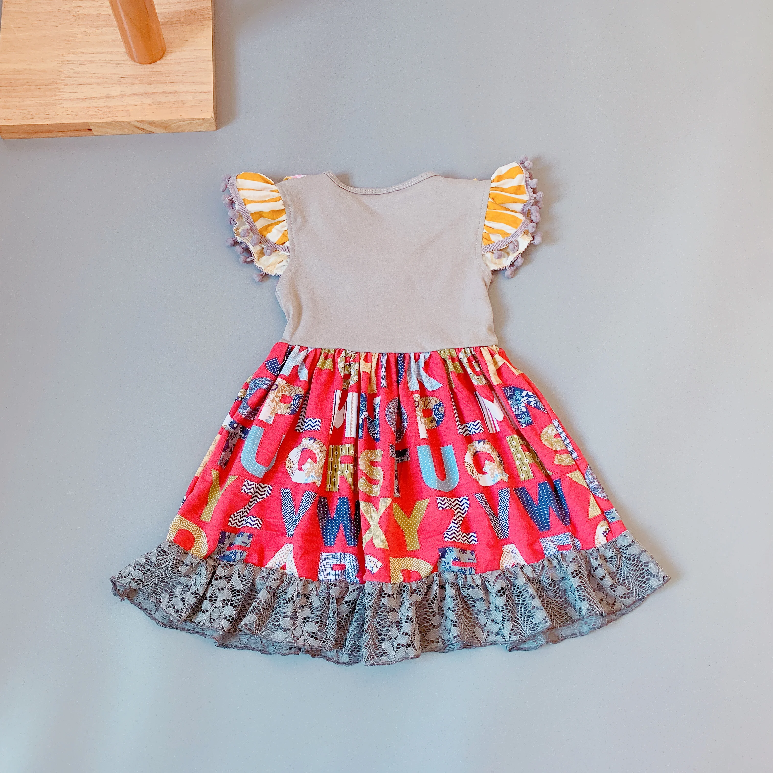 Серое Платье для девочек 2-3 лет; изысканное платье принцессы с оборками для маленьких детей; красное платье без рукавов с надписью