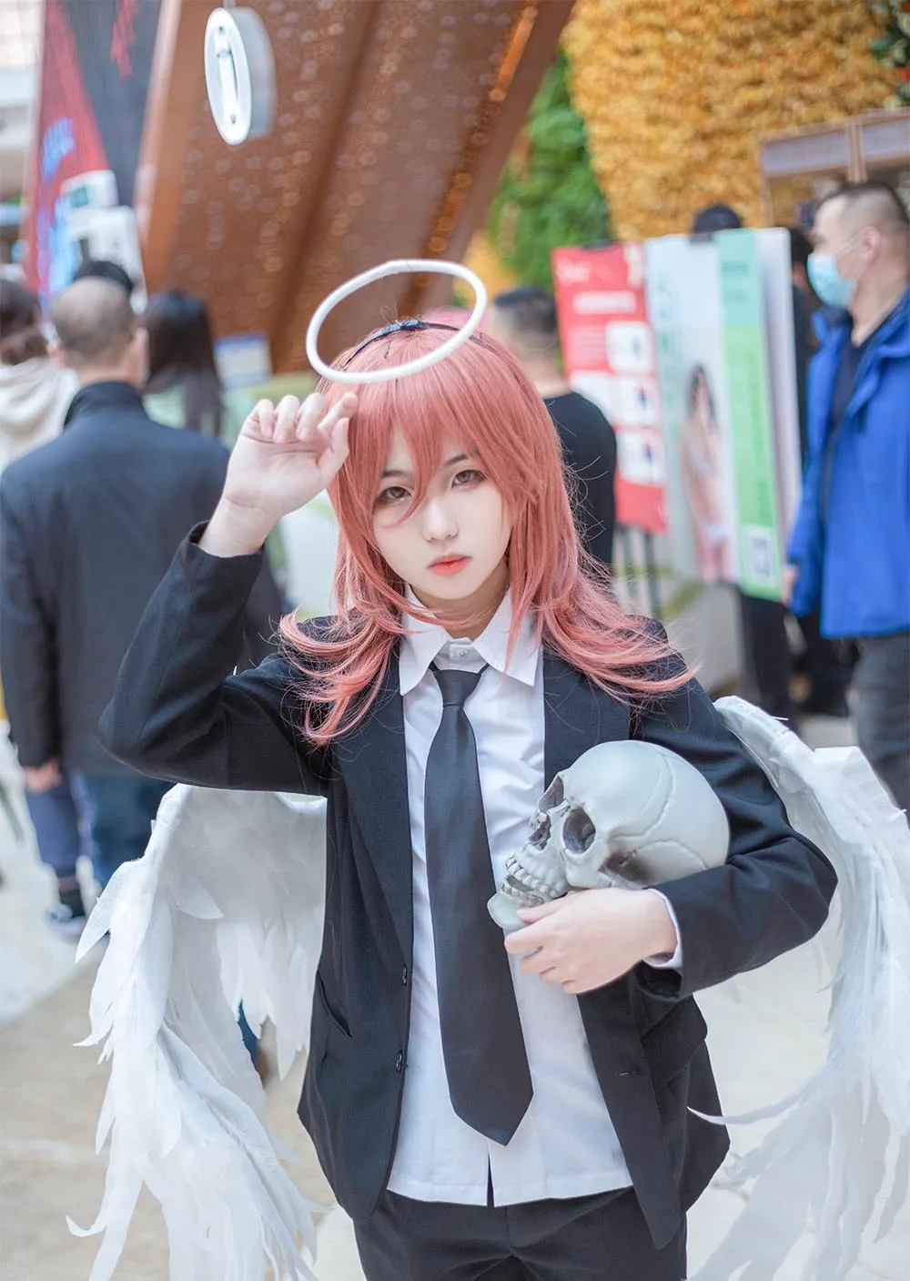 Chainsaw Man Cosplay Unleashes The Perfect Makima For Halloween