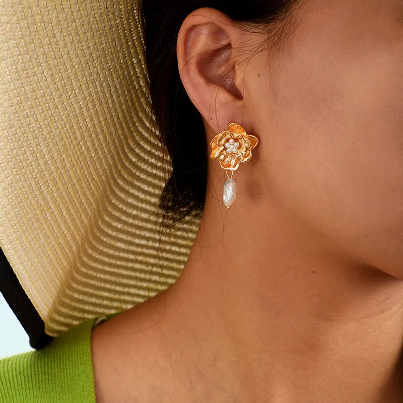 

Fashion Elegant Gold Pearl Flower Stud Earrings for Women Jewelry Gifts