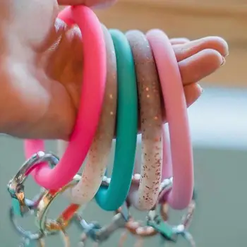 

Girlgo Fashion Leather Oversize Keychains Rainbow Tassel Big O O Key Chain Custom Circle Jewelry Women Kryring Wrist Strap