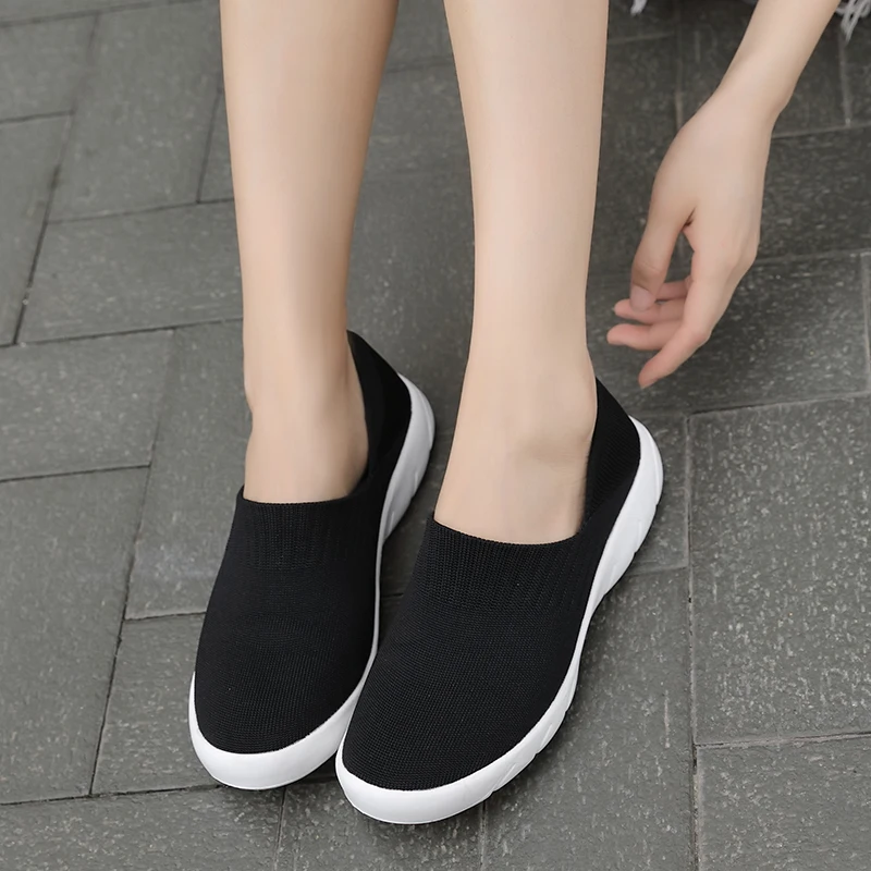 STS/женская повседневная обувь на плоской подошве модные удобные носки дышащая легкая обувь для мамы прогулочные женские кроссовки без шнуровки для улицы
