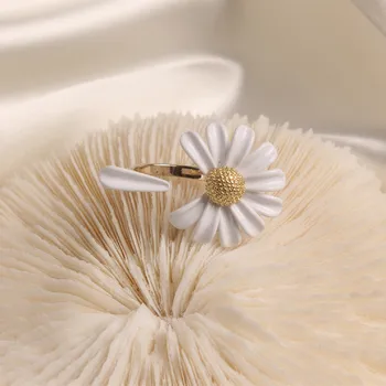 

2020 Korean new design fashion jewelry personality notch white daisy opening adjustable student vacation party female ring