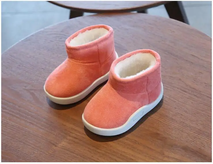 Ботинки для маленьких девочек и мальчиков г. Зимние ботинки для малышей теплые плюшевые уличные ботинки Детская Хлопковая обувь с мягкой нескользящей подошвой
