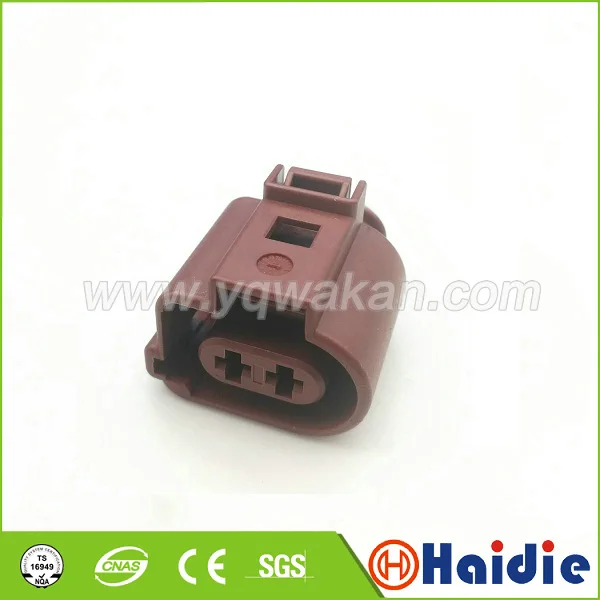 Free shipping 2sets 2pin VW Passat front bar harness plug 3B0 973 722 A high power pair fan plug horn plug connector 3B0973722A afbeelding