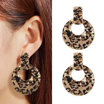 

Fashion Simple and Delicate Rhinestone Metal Leopard Earrings Women Girls Temperament Wild Earrings Party Wedding Jewelry Gifts