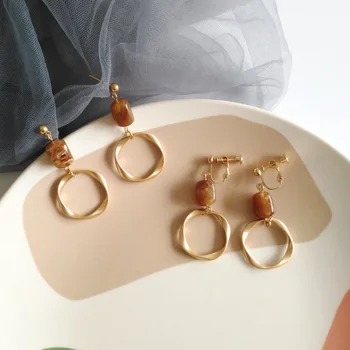 

Temperament Fashion Girl Women's Jewelry Accessories Korean Personality Vintage Metal Matte Circle Resin Clip Earrings
