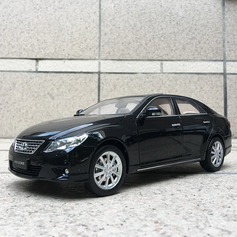 Игрушечный муравей автомобиль 1:18 Reiz старые модели TOYOTA REIZ шесть открытых дверей