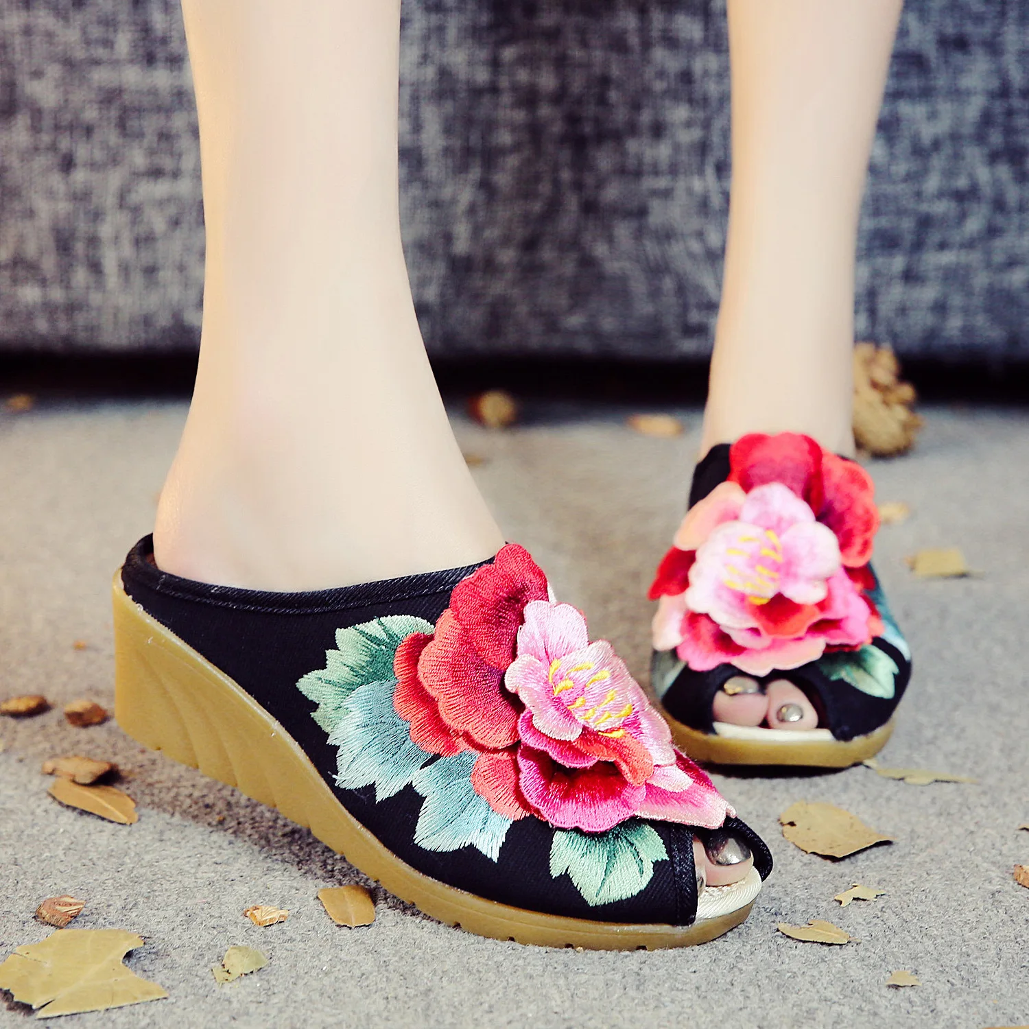 

Flowers Embroidered Stereo Flower Chinese-style Peony Embroidery Fish Mouth Slanted Heel High-Heel Sandals Cloth Shoes