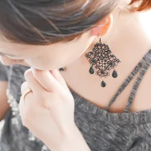 Винтажные черные кружевные Висячие серьги для женщин, кружевные выдалбливающие длинные серьги с цветами, готические ювелирные аксессуары 1005