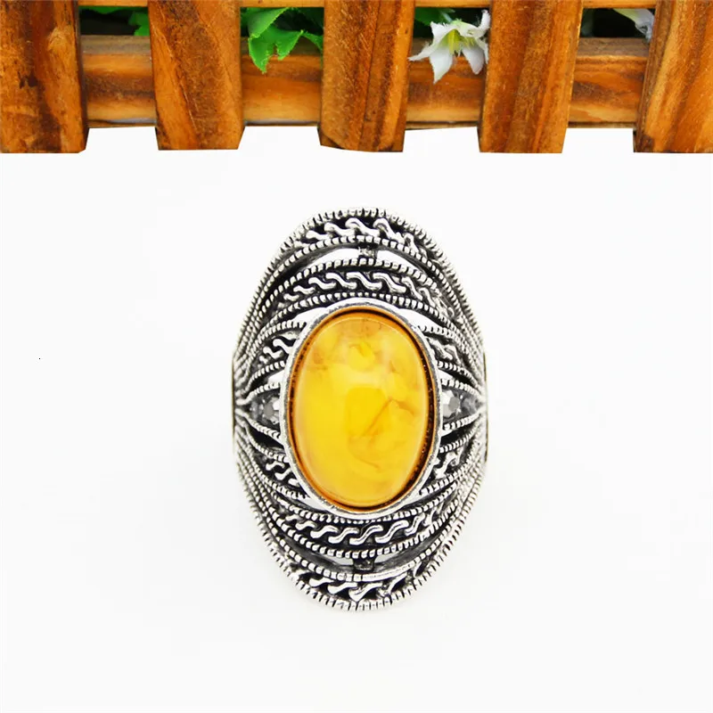 Vintage Oval Simualted Beeswax Rings For women Antique Silver Plated Hollow Design Rhinestone Rings Fashon Jewelry TR669