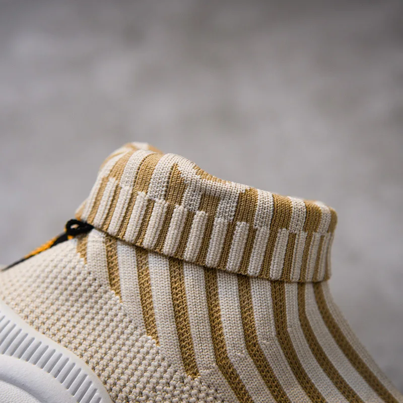 12119445290_1700349383